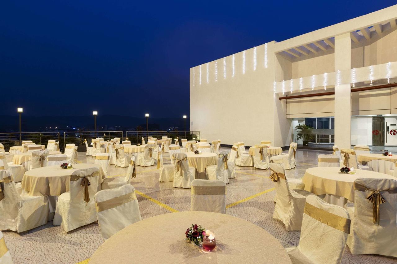 Hotel Ramada By Wyndham Nová Bombaj Exteriér fotografie