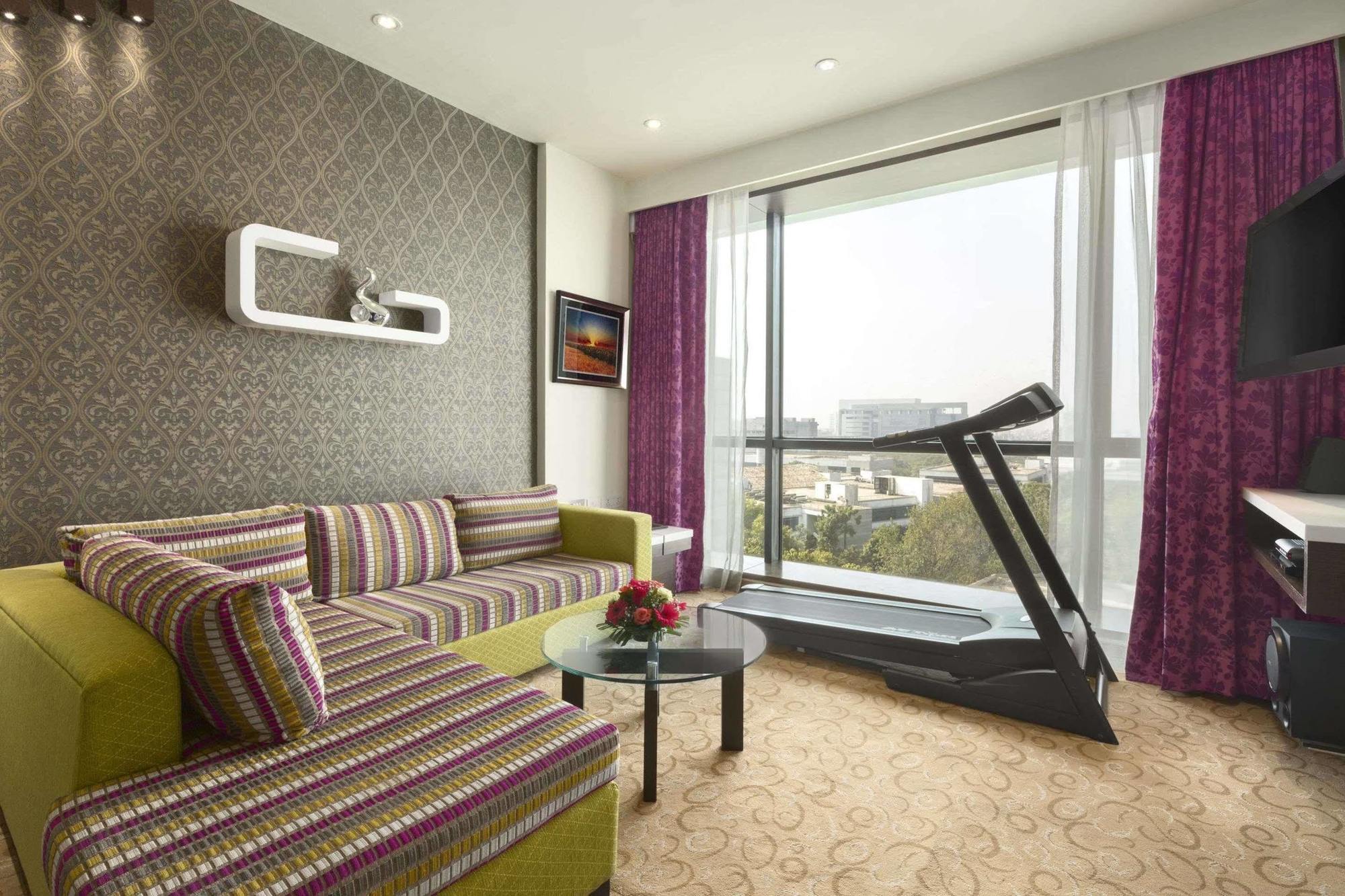 Hotel Ramada By Wyndham Nová Bombaj Exteriér fotografie