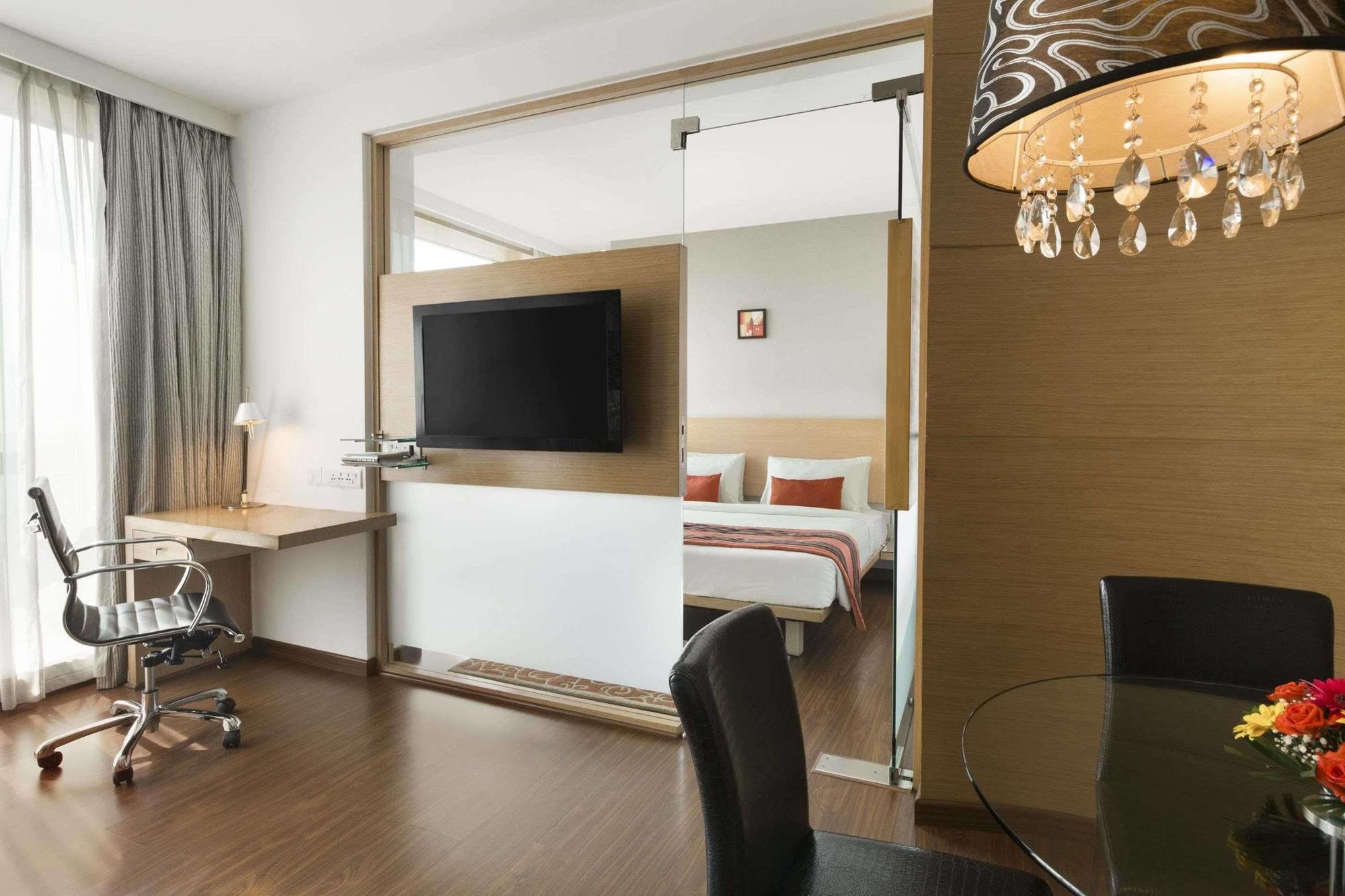 Hotel Ramada By Wyndham Nová Bombaj Exteriér fotografie
