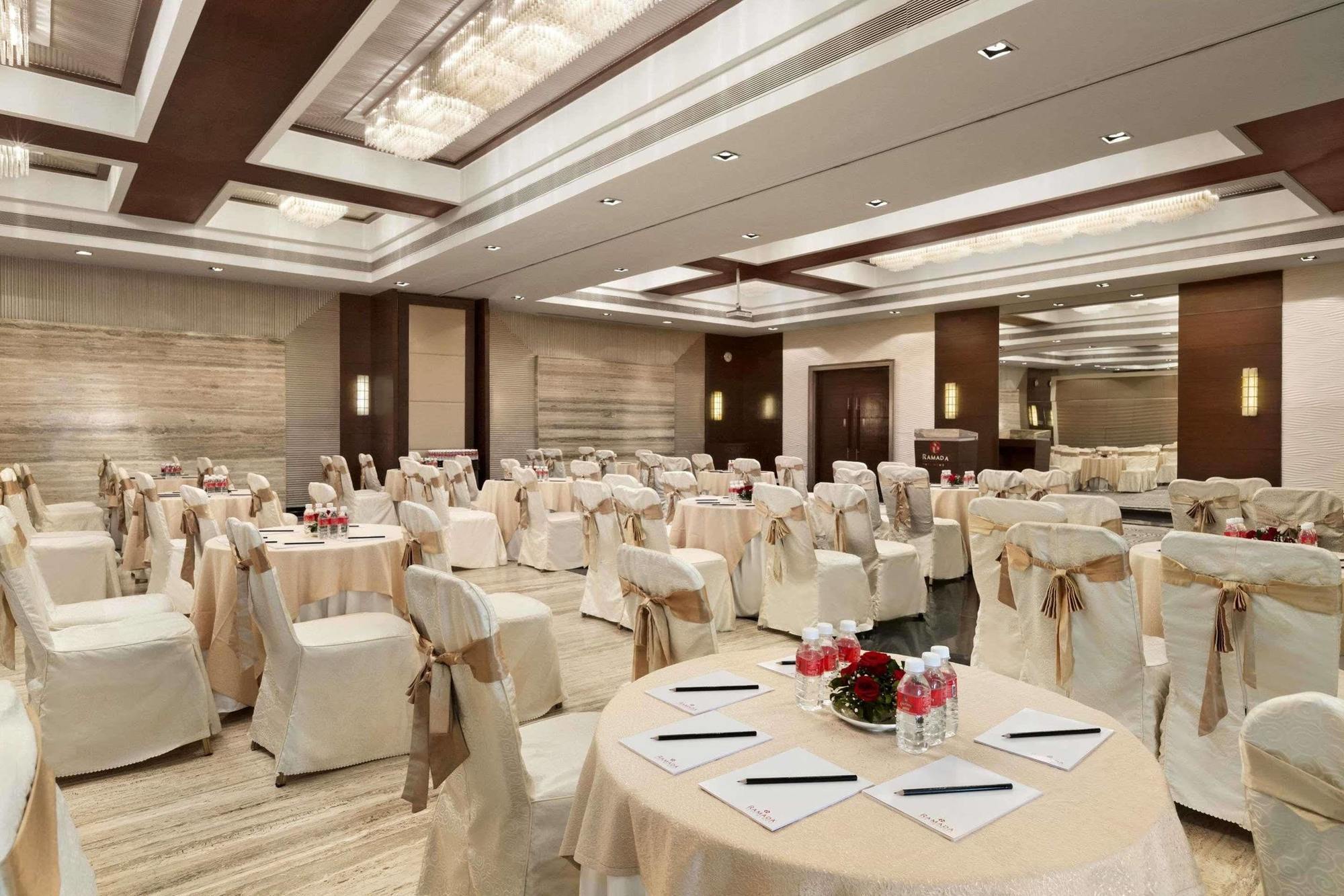 Hotel Ramada By Wyndham Nová Bombaj Exteriér fotografie