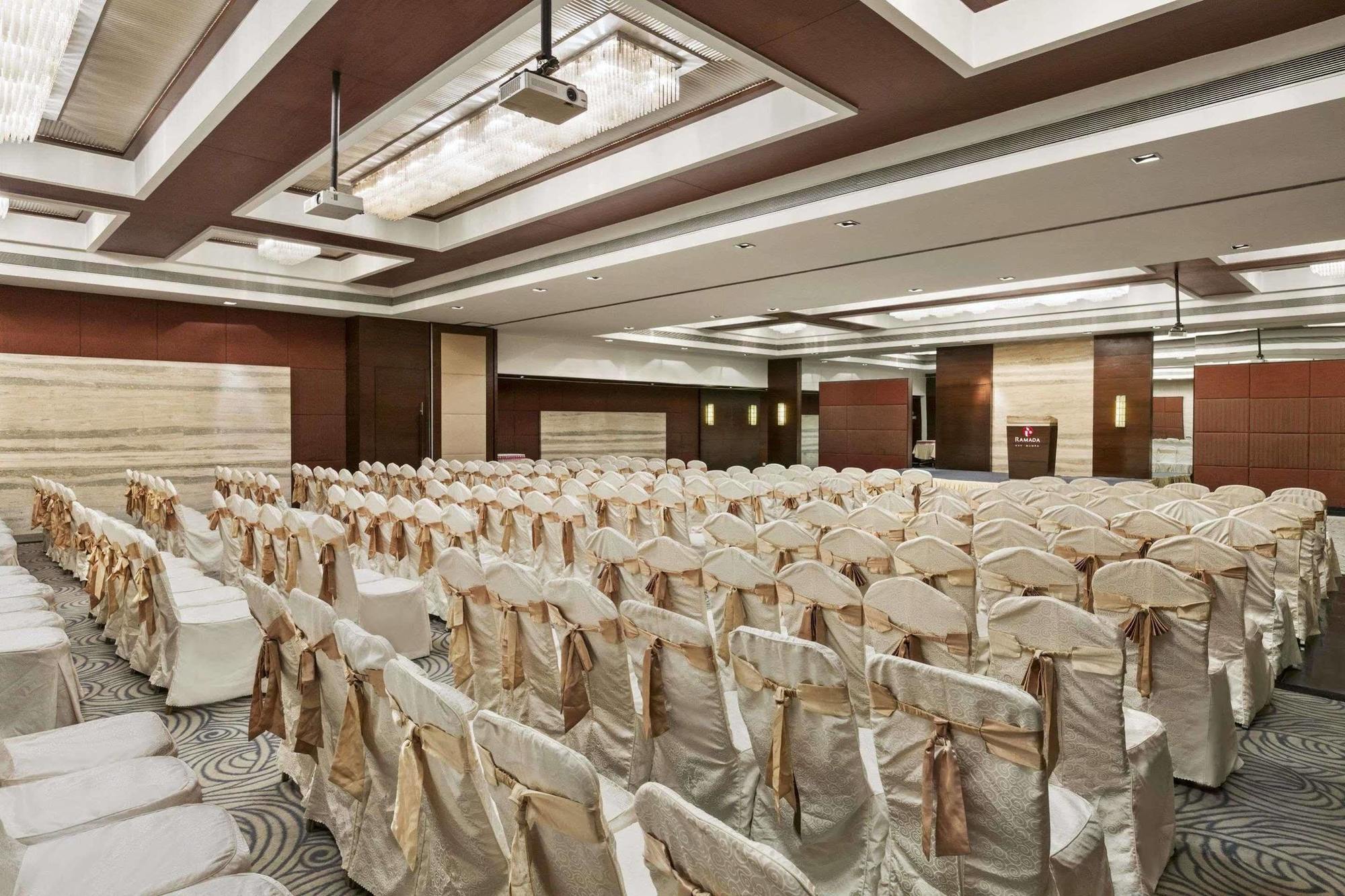 Hotel Ramada By Wyndham Nová Bombaj Exteriér fotografie
